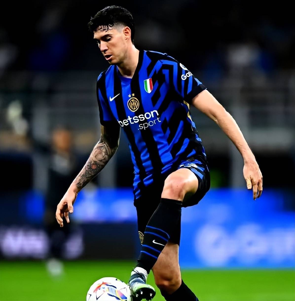 包含赛后国际米兰完成体检：英超节点到来，底气十足，年轻球员得到机会的词条江南