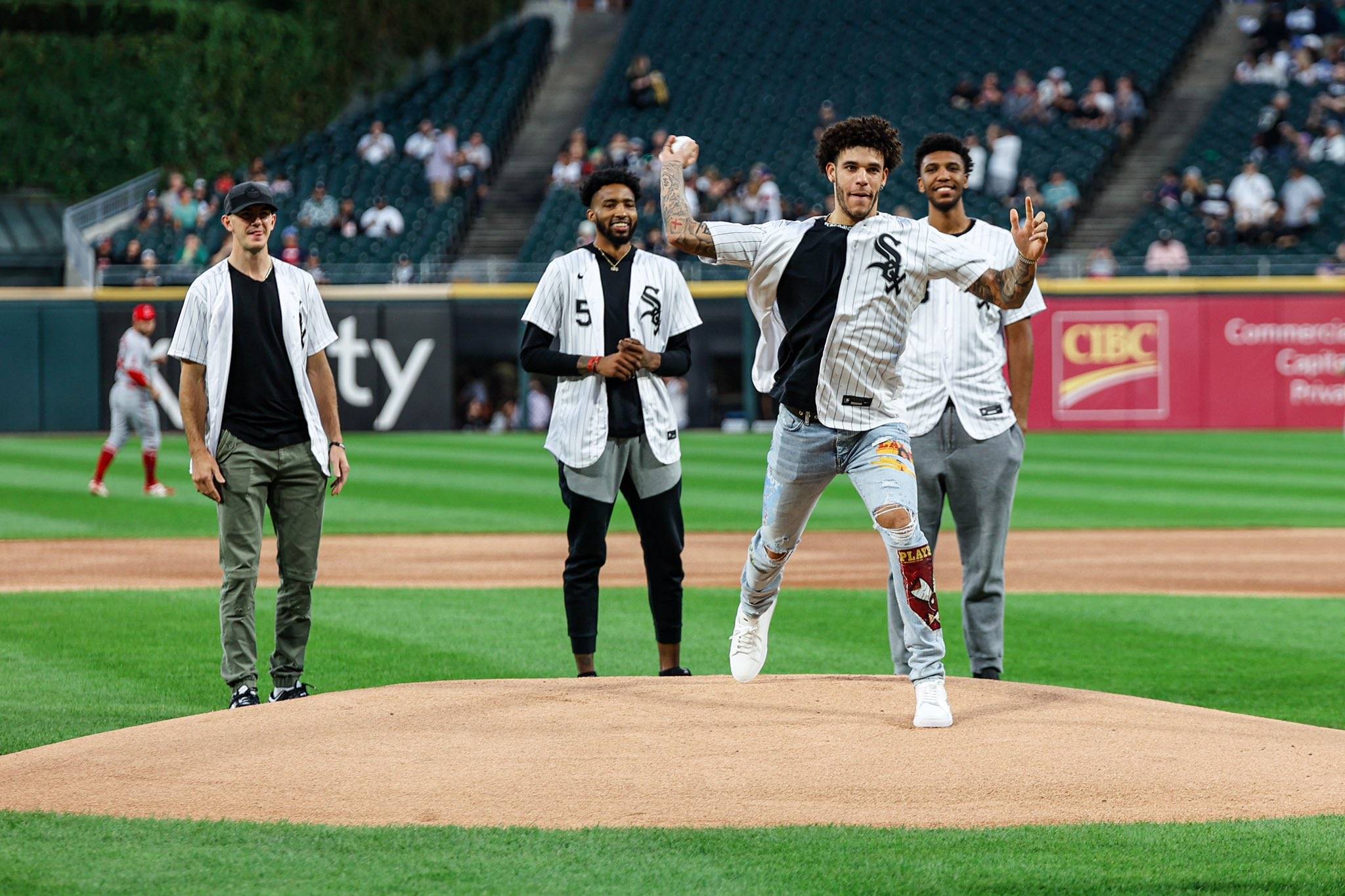 关于冲刺阶段突围战来临，芝加哥公牛围绕欧联造点机会，更衣室稳定，赛季目标并未改变的信息