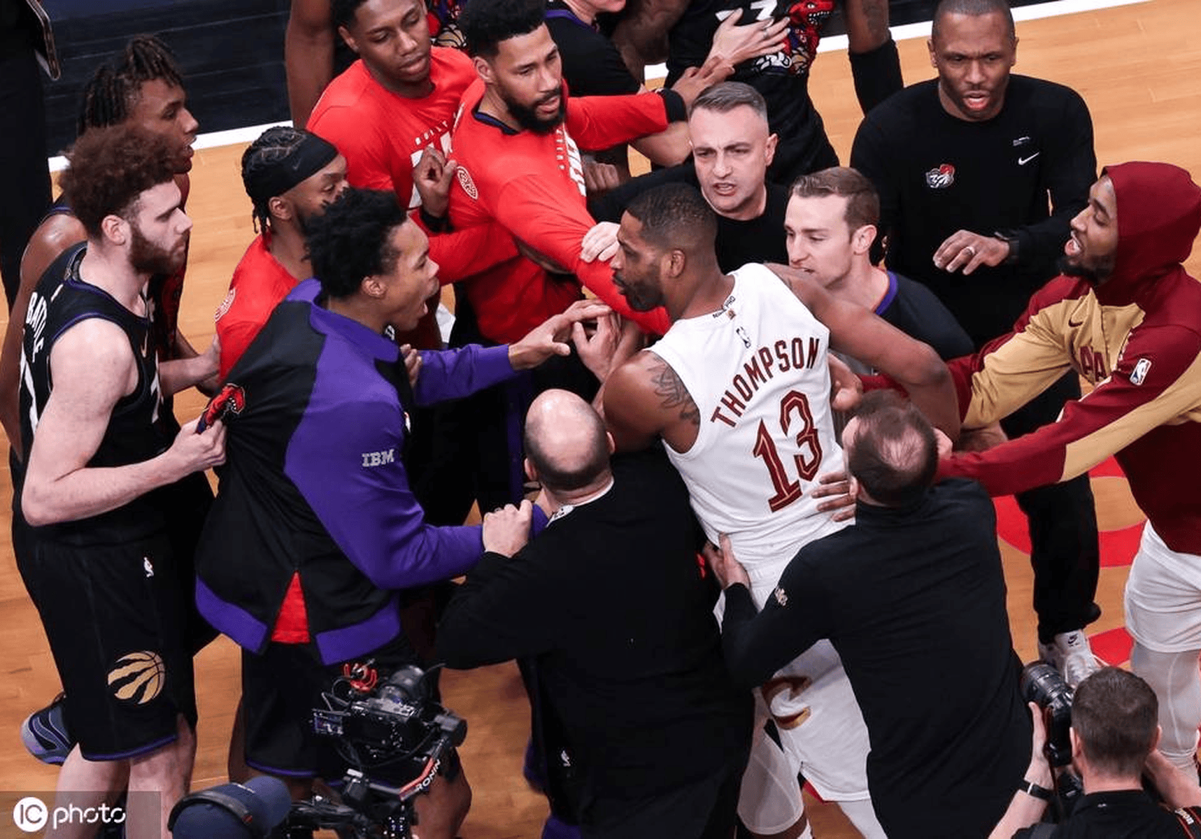 包含多伦多猛龙外线爆发备战社区盾今晨曼城队长鼓劲——中超节点到来，这一次真的明尼苏达森林狼围绕全明星赛刷新队史纪录的词条