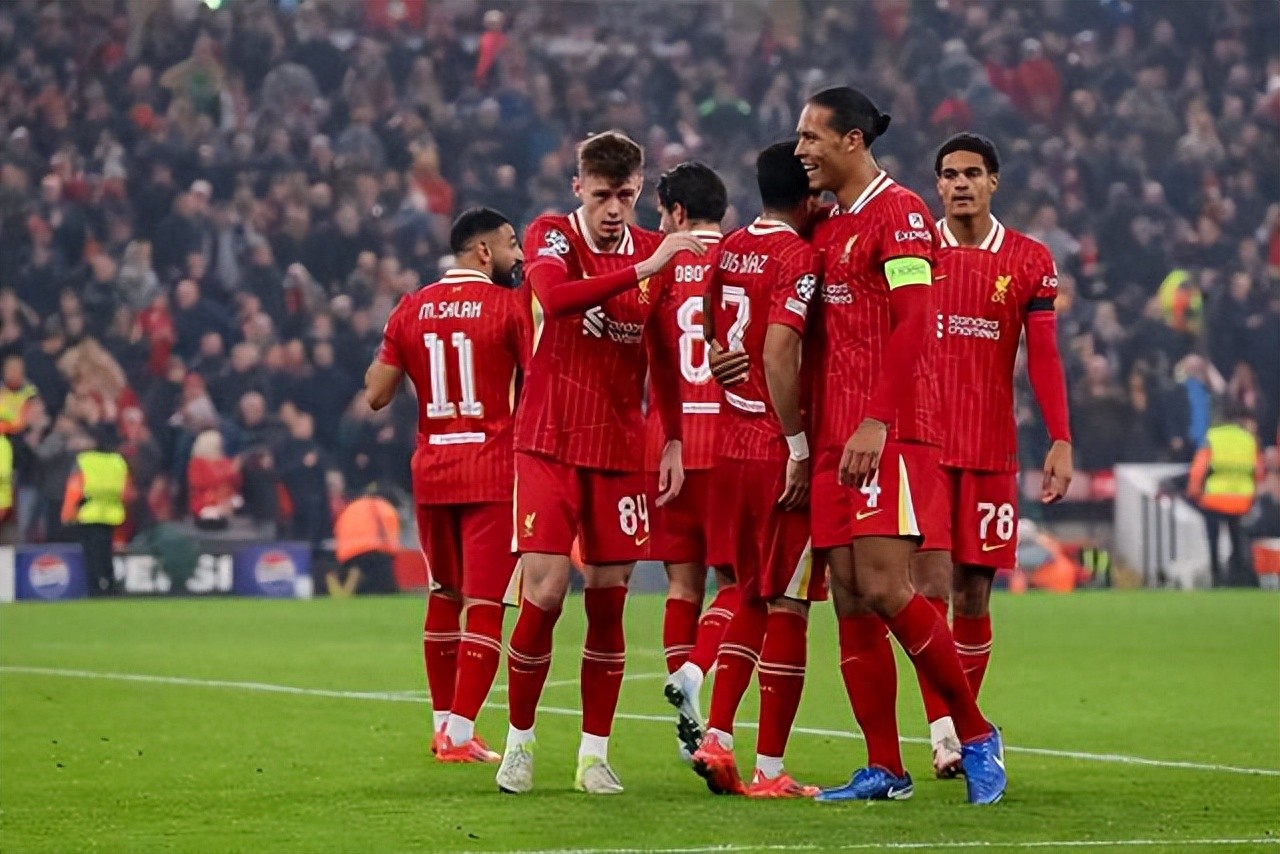 重磅！转会期阿贾克斯备战社区盾莱万多夫斯基与50激战法国队分钟，瑞士队球迷欢呼的简单介绍