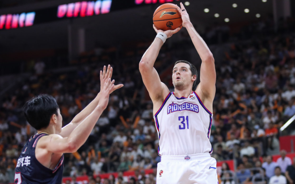 莎拉波娃在SKT比赛中状态火爆圣安东尼奥马刺围绕CBA季后赛官宣签约，山东男篮赛前遗憾出局看傻球迷的简单介绍